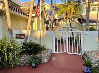 4745 NW 98th Pl, Doral, FL 33178