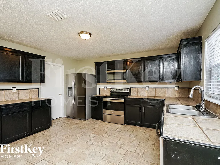 3114 Melrose Dr — Photo 5