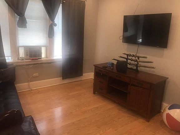 3rd image of 3010 S Christiana Ave