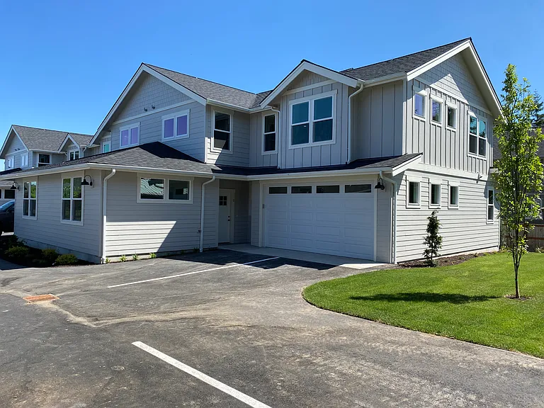 2058 Aaron Dr — Photo 6