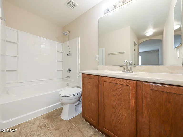 2416 W Chris Oliver Way — Photo 16