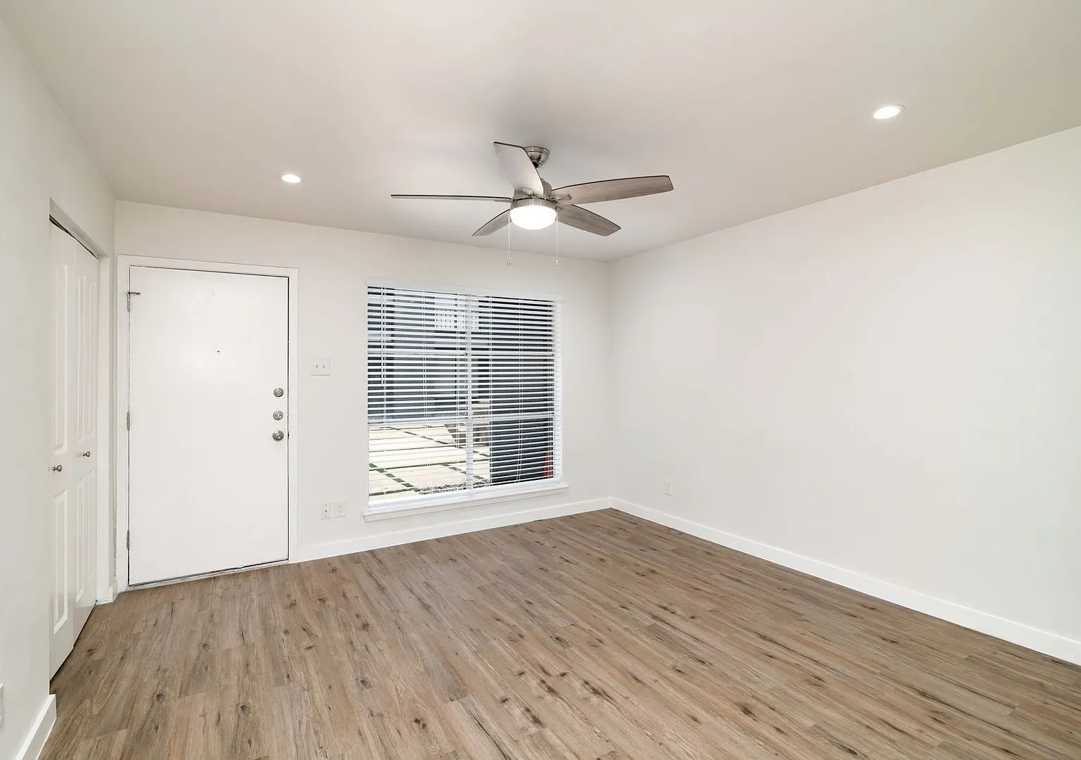 2722 Throckmorton St — Photo 3
