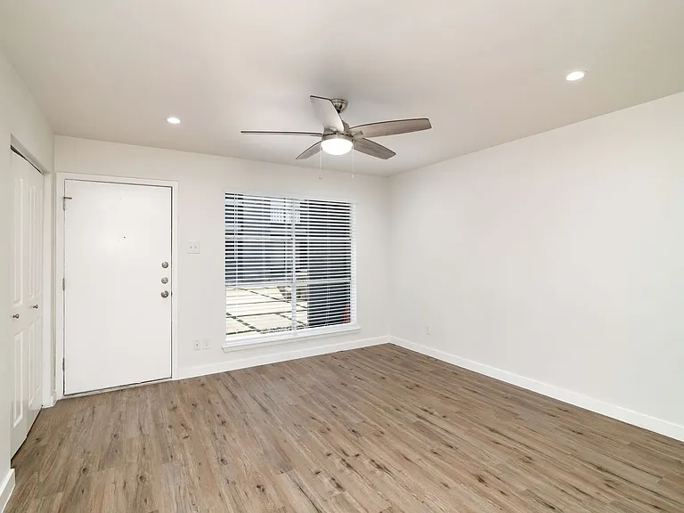 2722 Throckmorton St — Photo 5