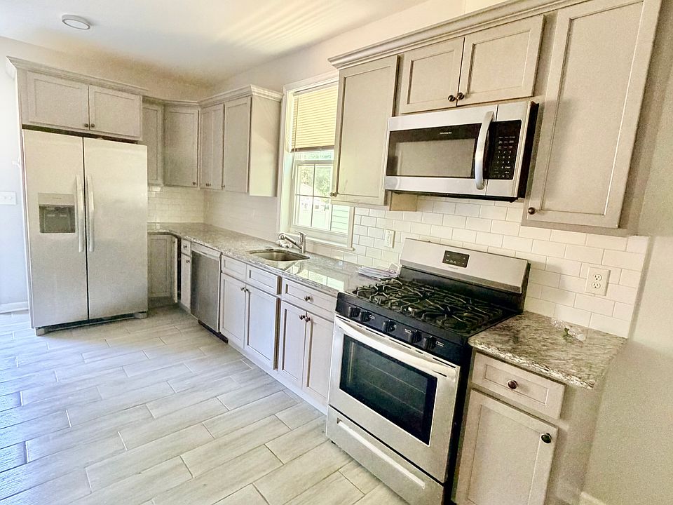 1st image of 229 N Center St APT 1