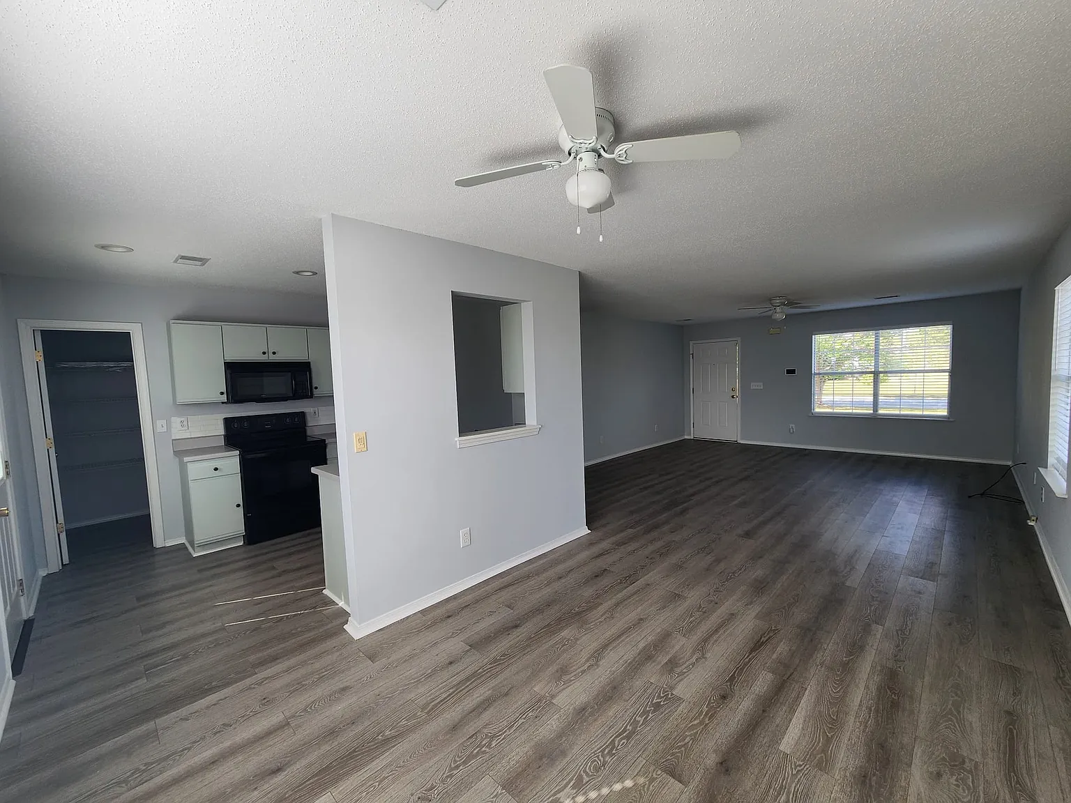 3 bed, 1420 sqft, $1,950 — Photo 2