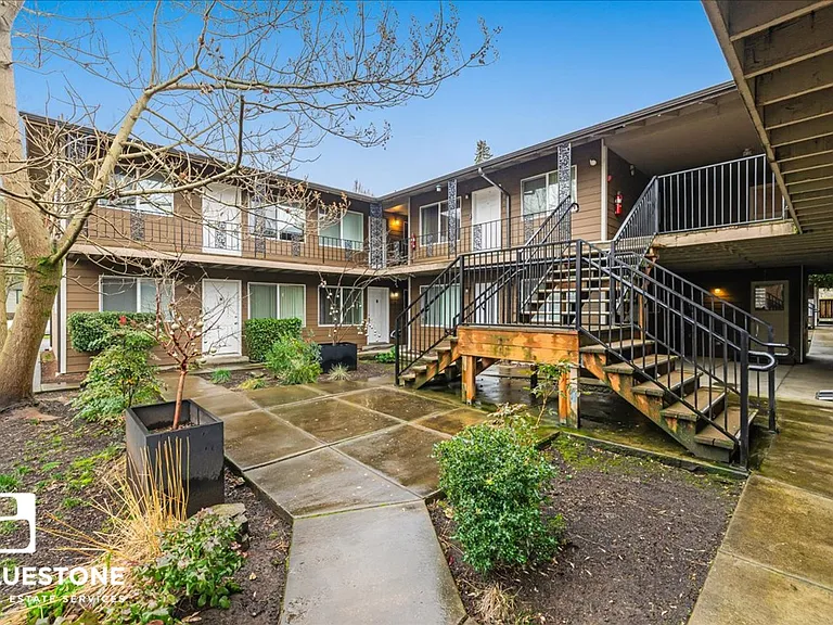 Bayberry Apartments — Photo 10