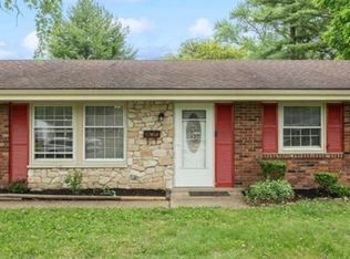 215 Pinegrove Dr, Bellbrook, OH 45305