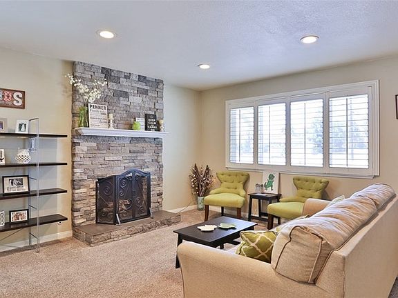 3rd image of 4303 Goldenrod Ct