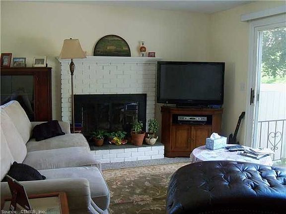 2nd image of J6 St Marc Cir