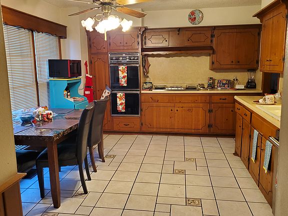 4th image of 2705 Kerry Ln