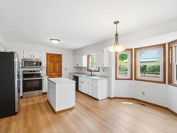 4th image of 3540 Oak Spring Dr