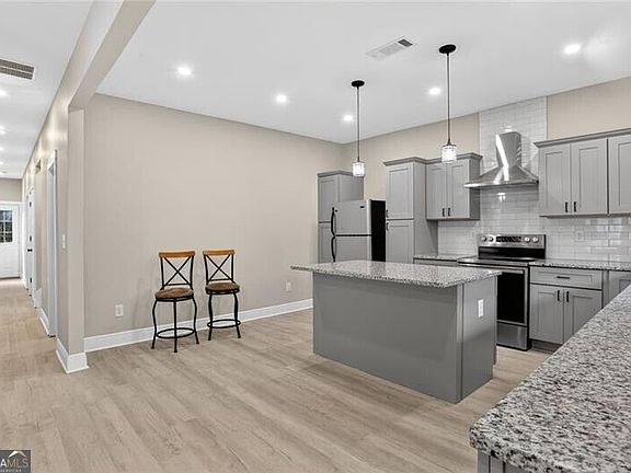 5th image of 607 E Solomon St