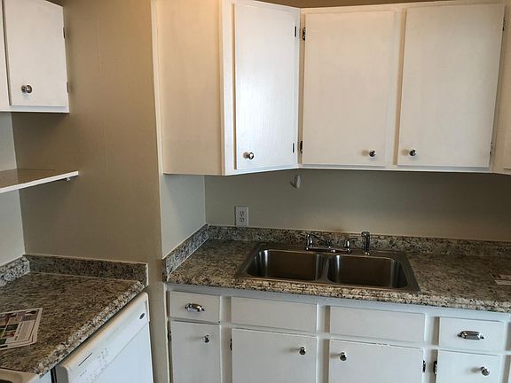 3rd image of 6723 Kensington Ave