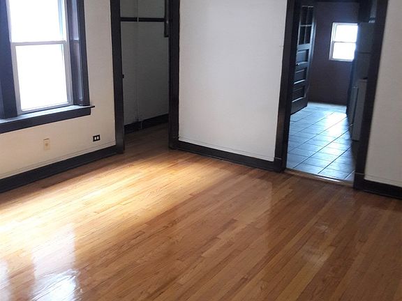 5th image of 7746 S Jeffery Blvd #2