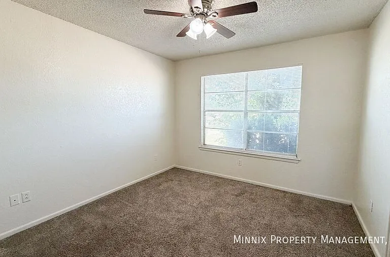 2119 S Loop 289 #B — Photo 14