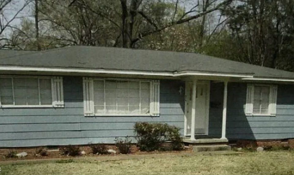 1st image of 936 Woody Dr