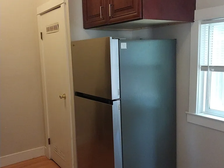 240 River St #6 — Photo 6