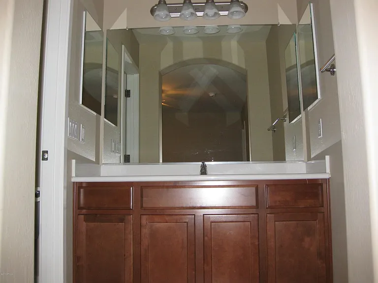 1147 E Cedar St — Photo 15