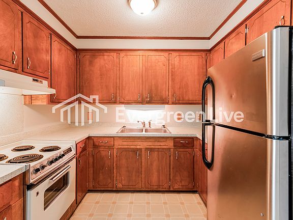 3rd image of 101 Harwood Dr