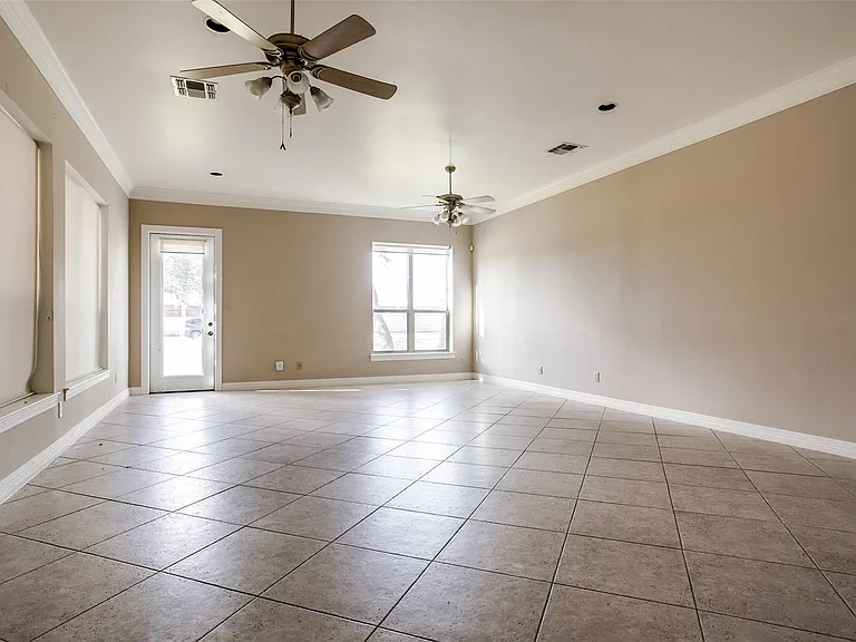 2506 Camden Park — Photo 6