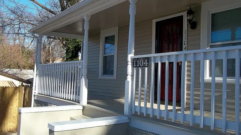 1104 Elfin Ave photo 1
