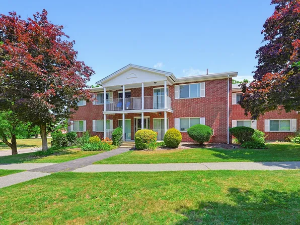 31 Bayberry Dr APT 4, Sharon, MA 02067