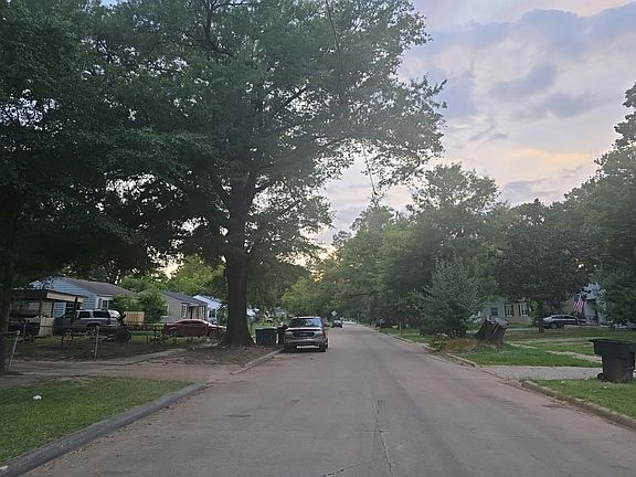5th image of 2755 Meadow Ave