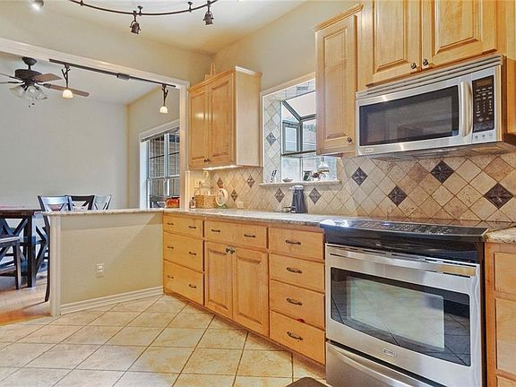 5th image of 733 Mountain View Dr