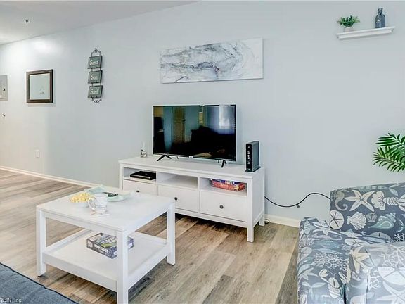 2nd image of 304 28th St Unit 113