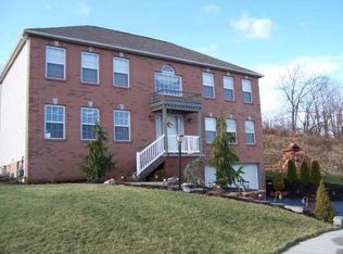 224 Redfield Dr, Oakdale, PA 15071