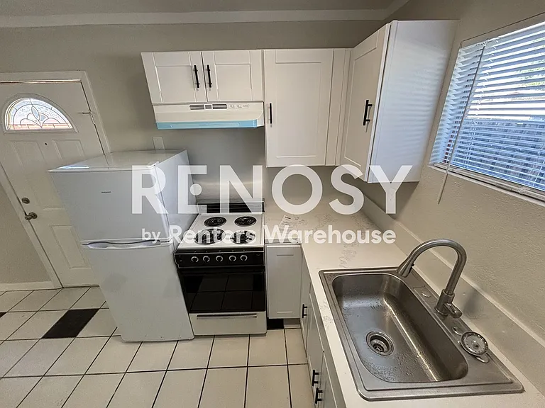 2818 W Heatherbrae Dr — Photo 5