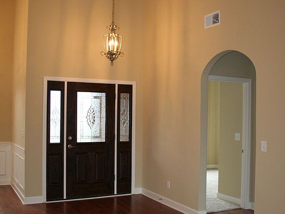 Entry Foyer w/upgraded door