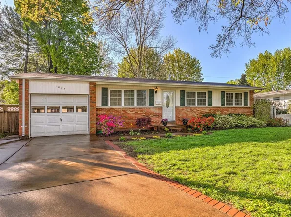 1085 Campion Ln, Florissant, MO 63031
