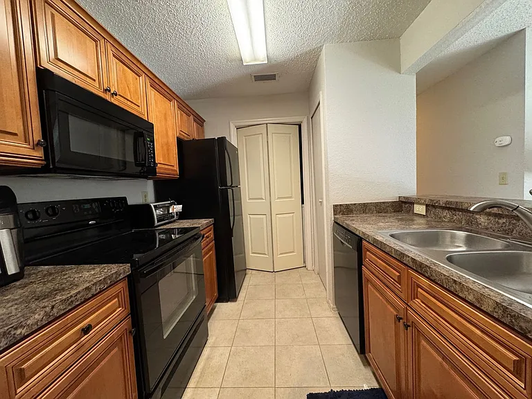 3705 SW 27th St #1116 — Photo 8