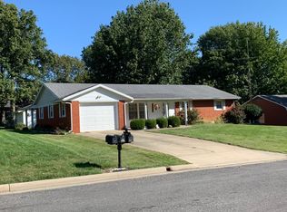 445 E Park Ln, Nashville, IL 62263