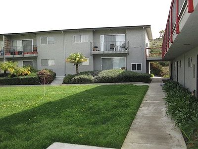 3rd image of 555 Westmont Ave APT 211