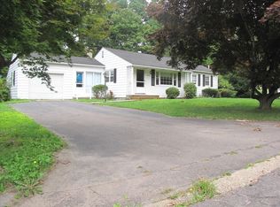 14 Hillcrest Dr, Dallas, PA 18612