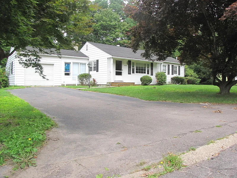 14 Hillcrest Dr photo 1