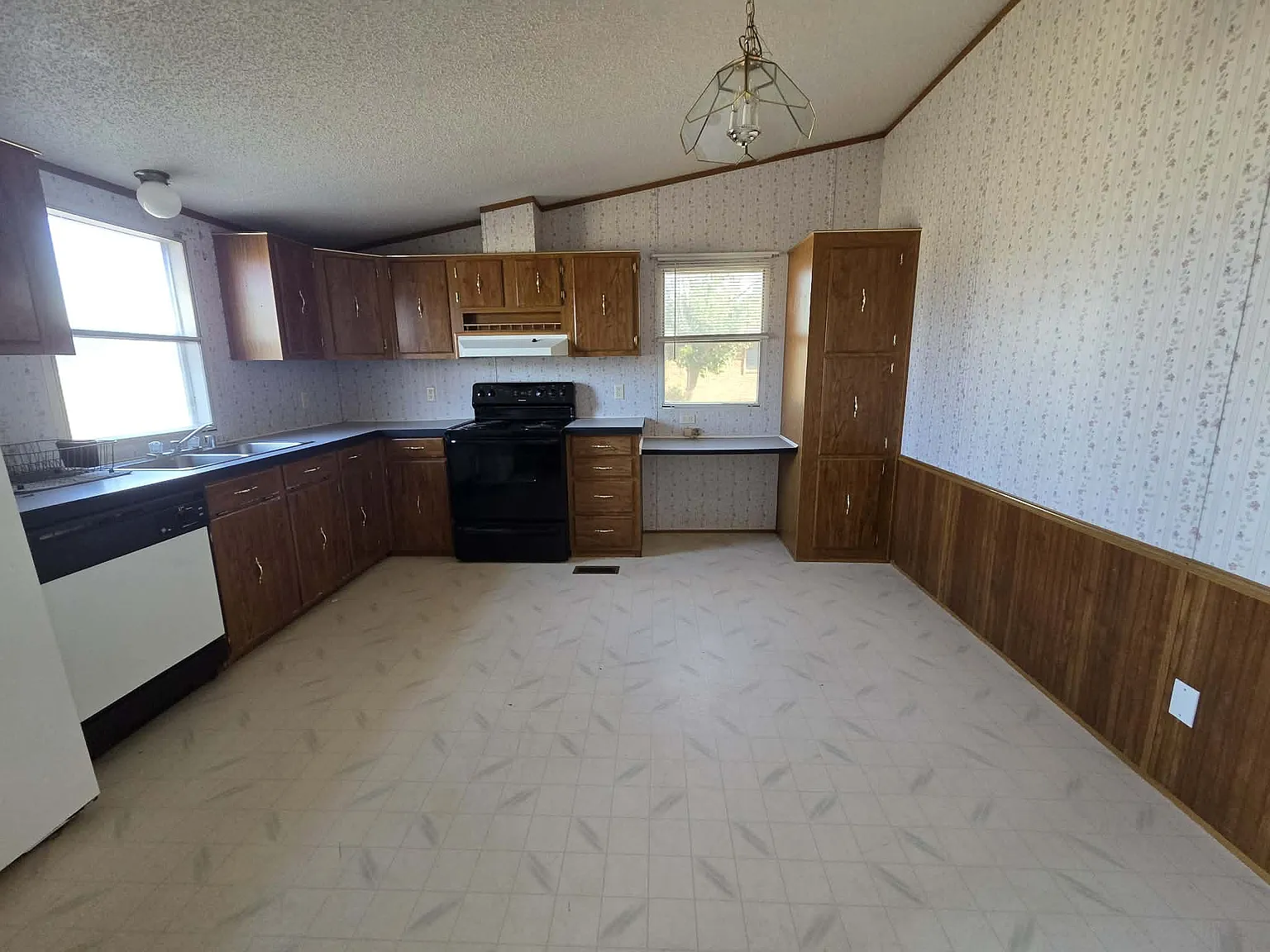 3 bed, $1,500 — Photo 2
