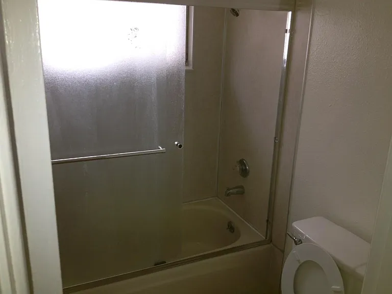 1729 G St #20 — Photo 10