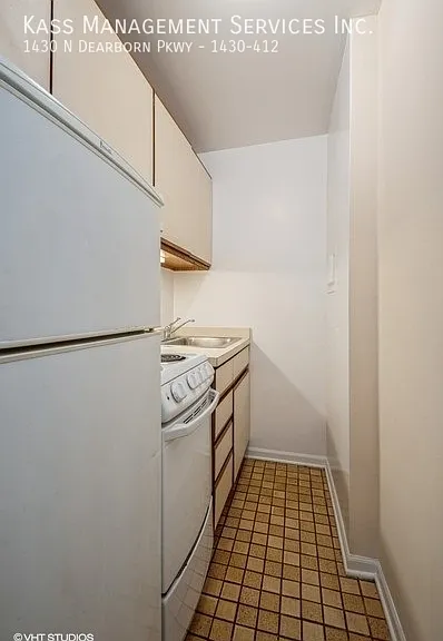 1430 N Dearborn Pkwy — Photo 28
