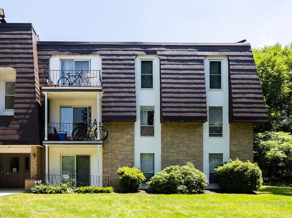 8 Kennedy Ln APT 19, Milford, MA 01757