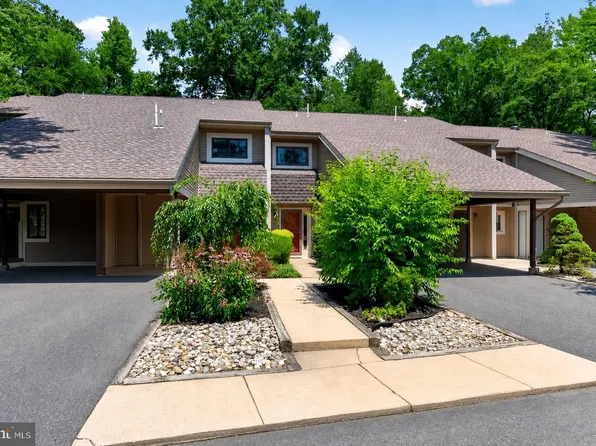 24 Dorset Dr, Marlton, NJ 08053