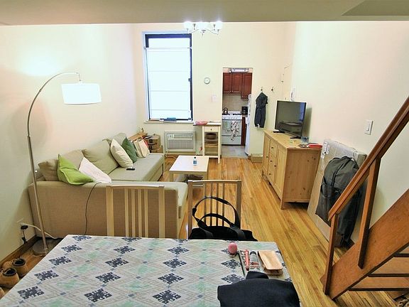 3rd image of 305 W 92nd St #B2