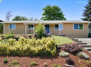 402 1st St, Gaston, OR 97119
