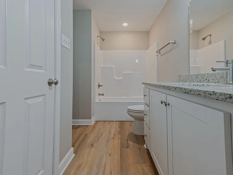 825 Pine Tree Rd — Photo 4