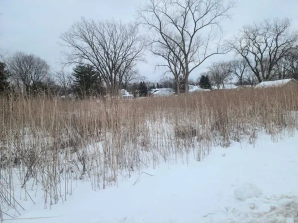 6N337 Catalpa Ave, Wood Dale, IL 60191