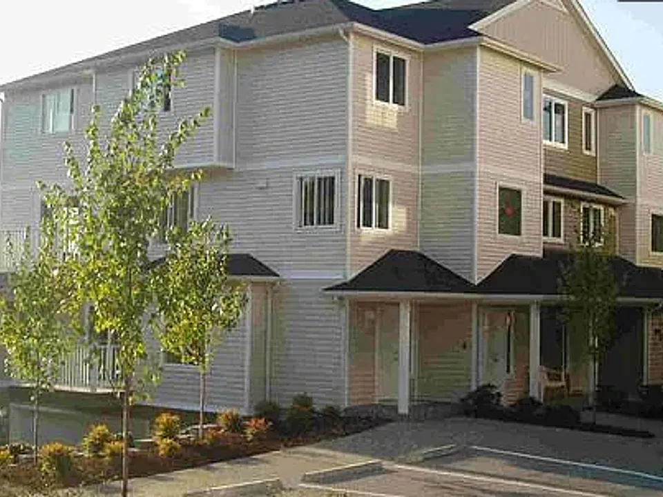 215 23rd Ave SW