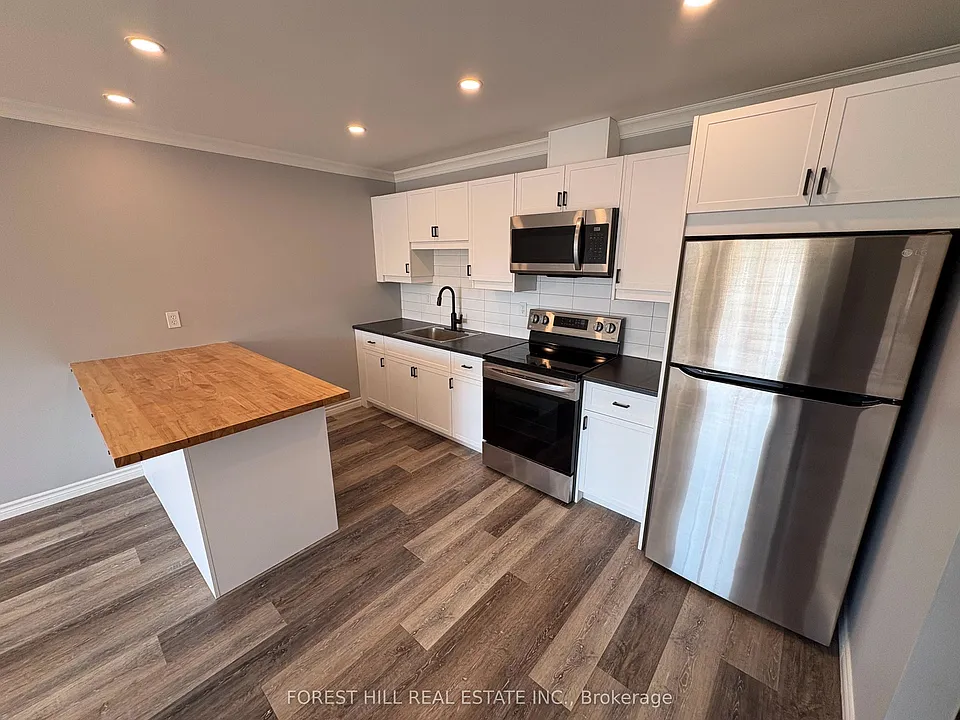 130 King St E #5