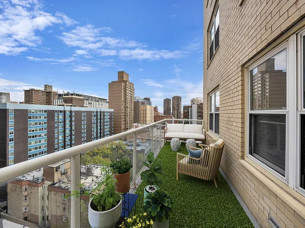 305 E 24th St APT 15F, New York, NY 10010